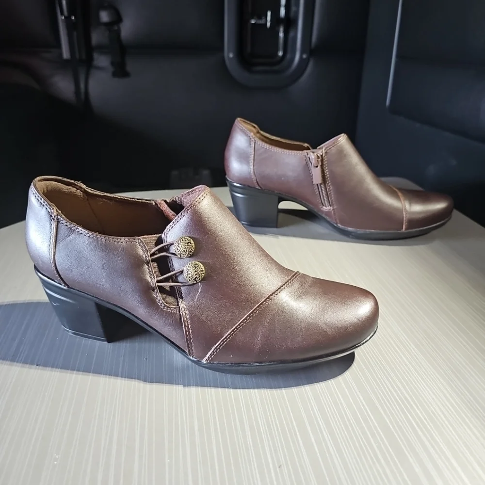 Clarks Women's Emslie Warren Slip On Loafer Brown Leather Size 7.5M‎ EUC